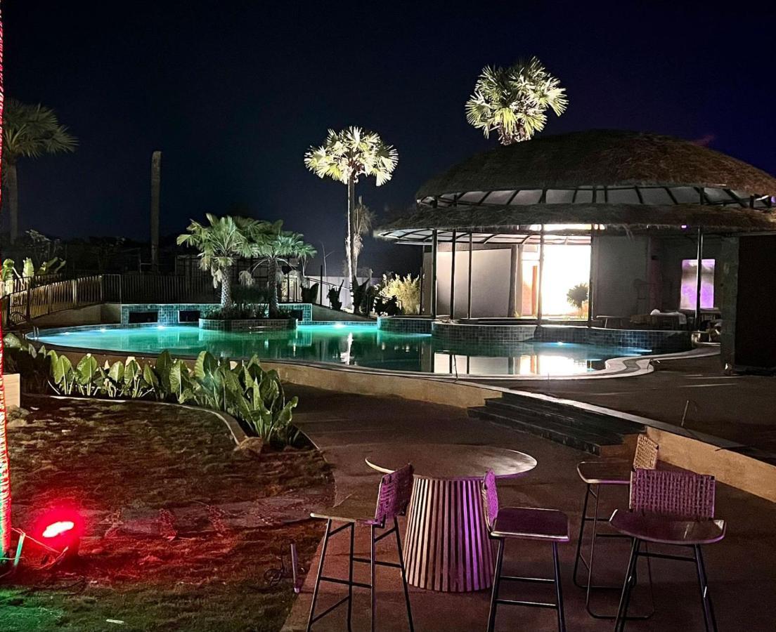 V Hotels And Resorts Chirala 外观 照片